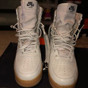 Women’s Nike sneakers